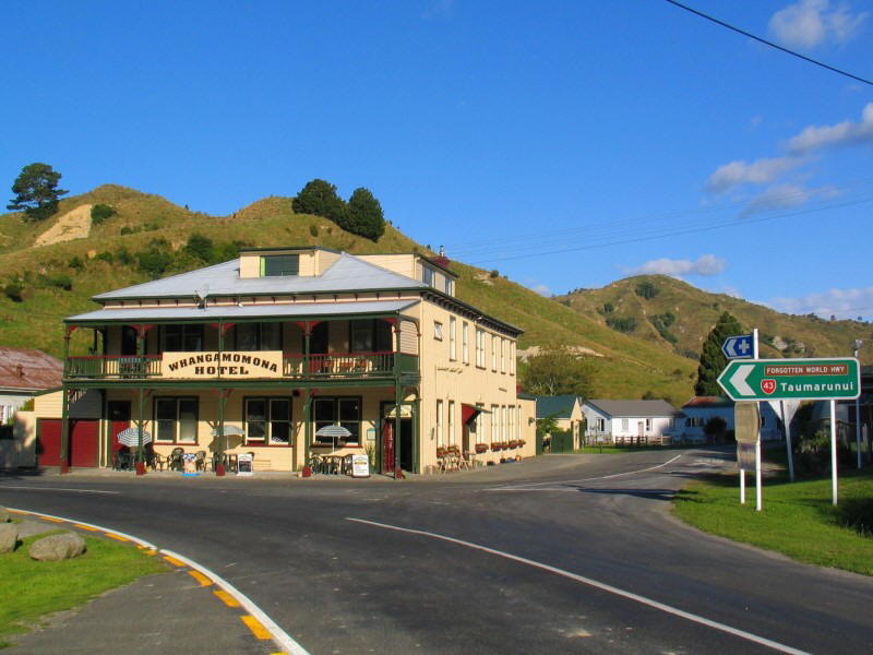 Whangamomona Hotel